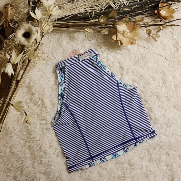 Vineyard Vines Geowave Print Reversible Rashguard - Picture 6 of 6